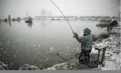 冬天钓鱼的技巧和方法视频讲解(冬天钓鱼开饵技巧视频)(图1)