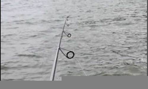 路亚滑漂钓鱼实战视频(路亚滑漂钓鱼方法)(图1)